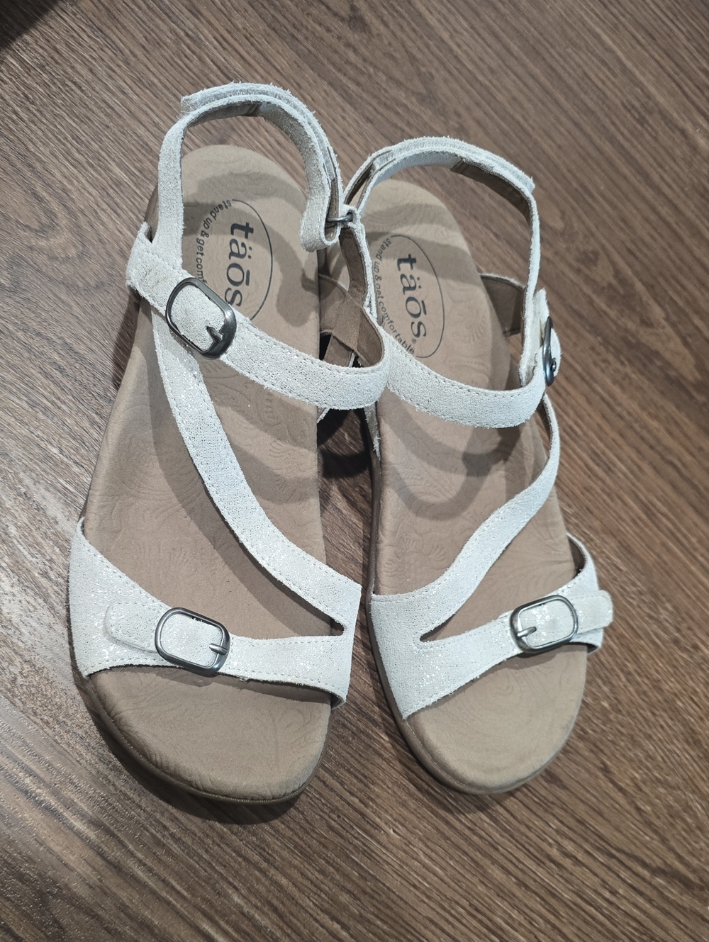 Taos Footwear White Strappy Buckle Sandals for Women 7
